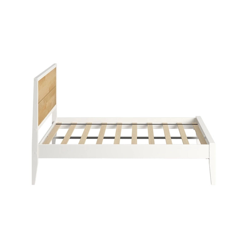 Letto a piattaforma matrimoniale con testiera a pannelli, design a doghe in legno massello, camera da letto moderna