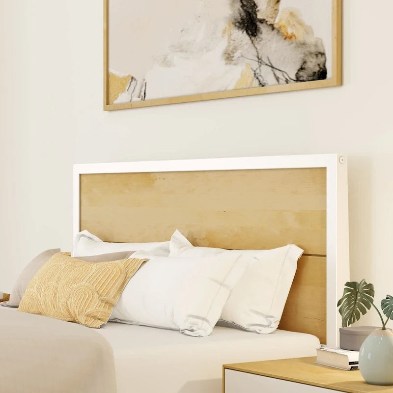 Letto a piattaforma matrimoniale con testiera a pannelli, design a doghe in legno massello, camera da letto moderna